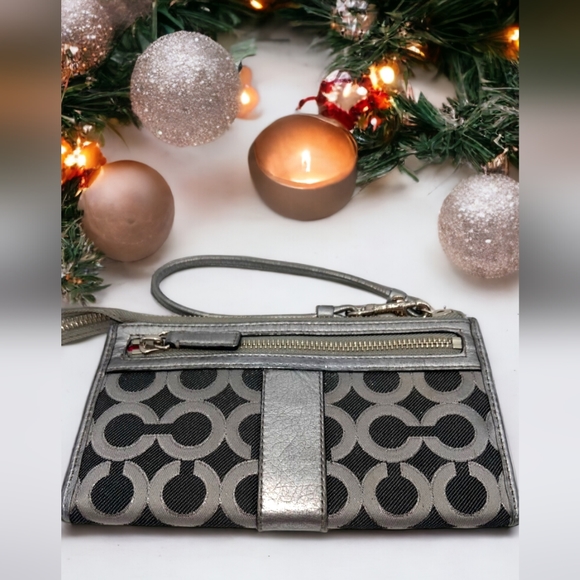 COACH Julia OP SignatureConvertible Clutch Zippy Wallet - Picture 3 of 7